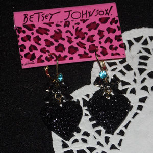 BETSEY JOHNSON BLACK HEART DROP DANGLE EARRINGS